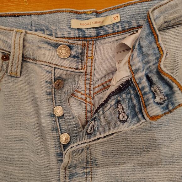 Levi’s Ribcage Straight Jeans-Sz 27x27- Light Blue Wash – High Rise – Button Fly - Picture 5 of 10
